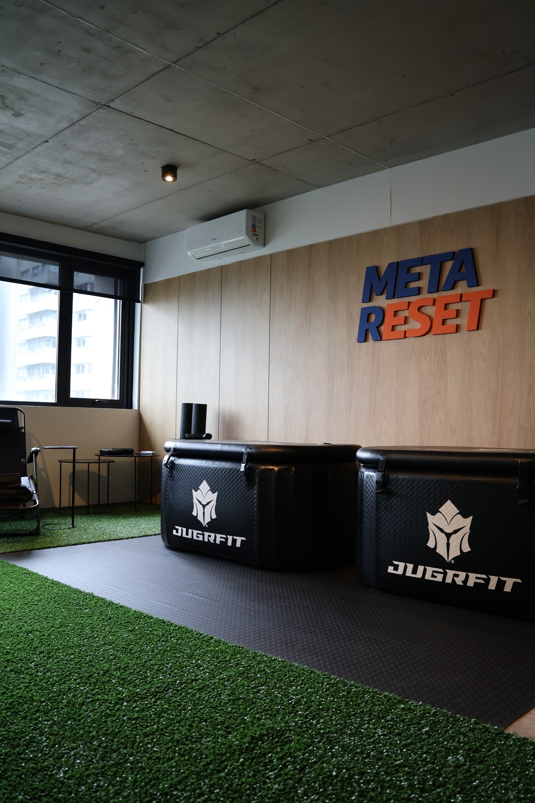 Dos tinas de crioterapia JUGRFIT en Meta Reset